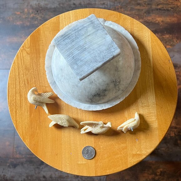 Vtg Hand Carved Italian Marble Pedestal Bird Bath/Fruit Bowl w/4 Removable Doves - Picture 9 of 16